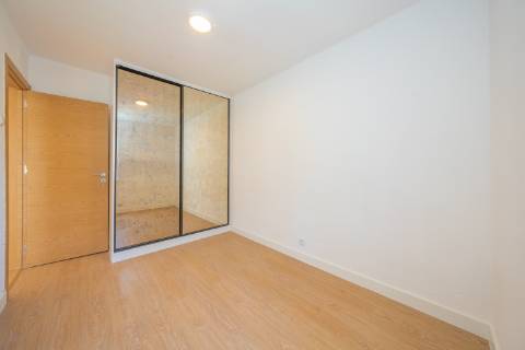 | Apartamento T3 | Remodelado | Luminoso | Perto da Zona Ribeirinha |