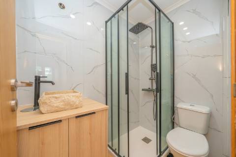 | Apartamento T3 | Remodelado | Luminoso | Perto da Zona Ribeirinha |