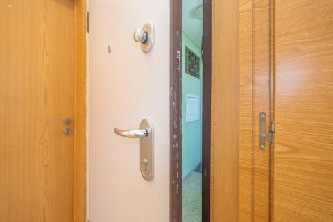 | Apartamento T3 | Remodelado | Luminoso | Perto da Zona Ribeirinha |