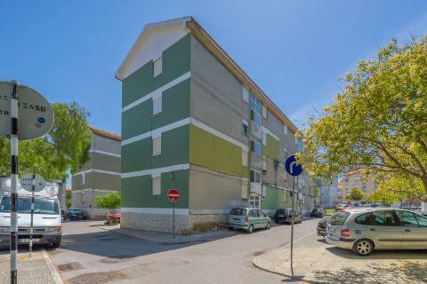 | Apartamento T3 | Remodelado | Luminoso | Perto da Zona Ribeirinha |