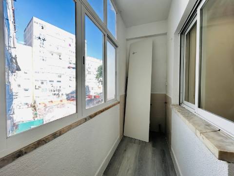 | T1 Totalmente Renovado | Centro da Amadora | Estação dos Comboios |
