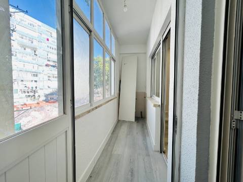 | T1 Totalmente Renovado | Centro da Amadora | Estação dos Comboios |