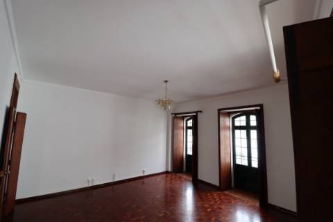 Apartamento T3 Duplex no Centro de Angra do Heroísmo