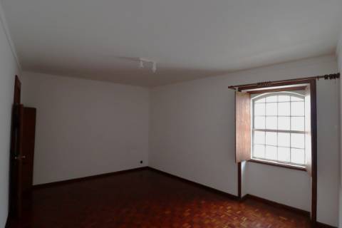 Apartamento T3 Duplex no Centro de Angra do Heroísmo