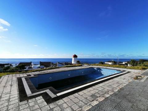 Oportunidade Única - Moradia com Vista Deslumbrante nos Mosteiros!
