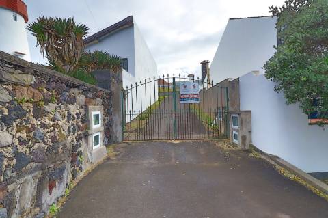 Oportunidade Única - Moradia com Vista Deslumbrante nos Mosteiros!
