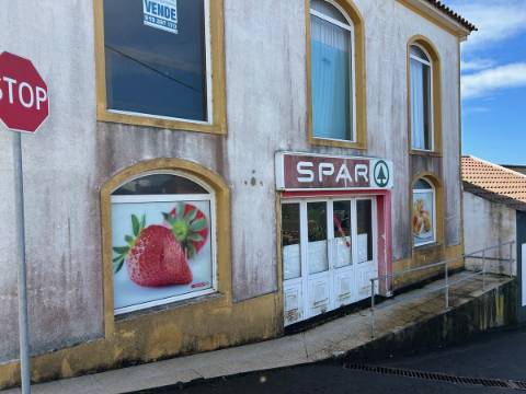 Edifício Comercial na Achadinha Concelho do Nordeste