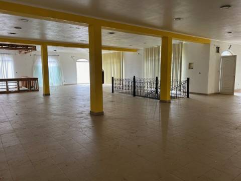 Edifício Comercial na Achadinha Concelho do Nordeste