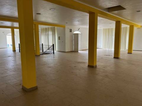 Edifício Comercial na Achadinha Concelho do Nordeste