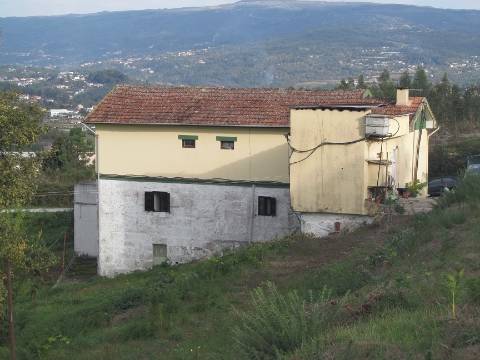 3 prédios urbanos e terreno rústicos em Rande - freguesia de Sobretâmega