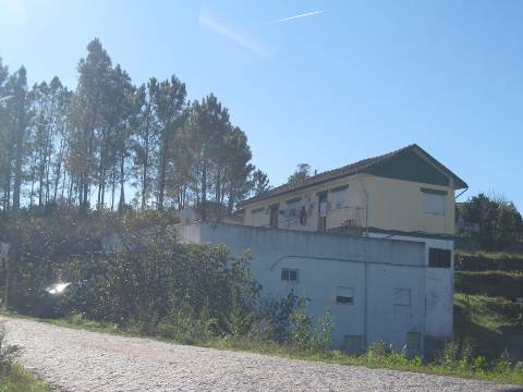 3 prédios urbanos e terreno rústicos em Rande - freguesia de Sobretâmega