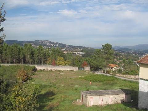 3 prédios urbanos e terreno rústicos em Rande - freguesia de Sobretâmega