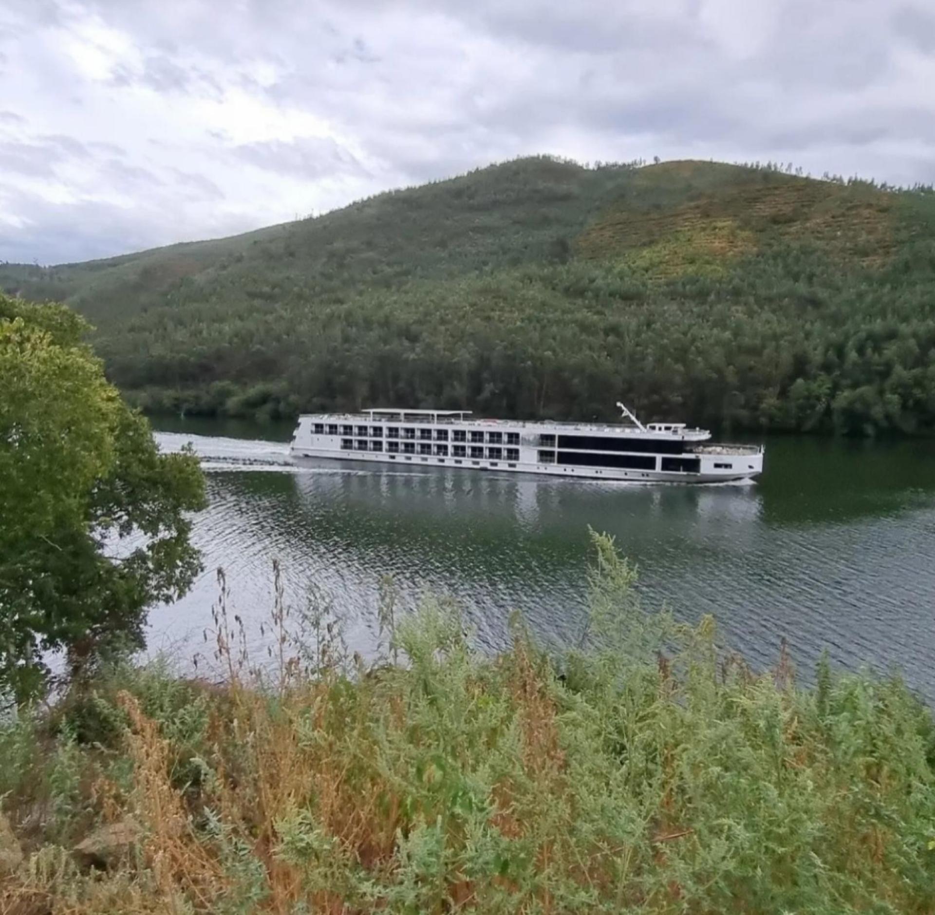 Quinta no Douro com Projeto Hoteleiro | Vista Rio | Praia Privativa | Sebolido