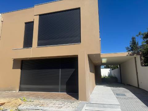 Moradia T3 de 3 frentes | Classe Energética A | Em fase final de construção