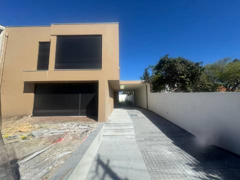 Moradia T3 de 3 frentes | Classe Energética A | Em fase final de construção