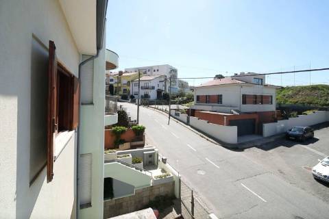Moradia T4 com garagem para 2 carros, salão e jardim | Valbom - Gondomar