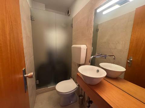 Duplex T3 com terraço e vistas de rio - Praça das Flores, Porto