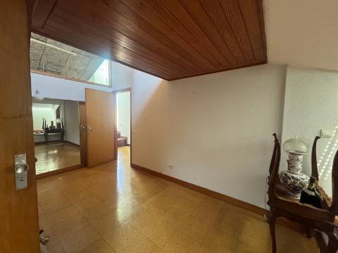 Duplex T3 com terraço e vistas de rio - Praça das Flores, Porto