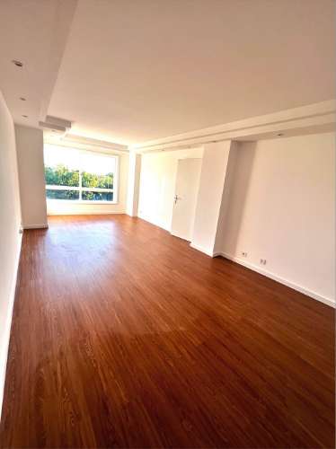 T2 Remodelado em Ramalde com Garagem e Arrumos