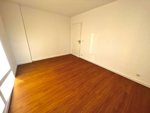 T2 Remodelado em Ramalde com Garagem e Arrumos