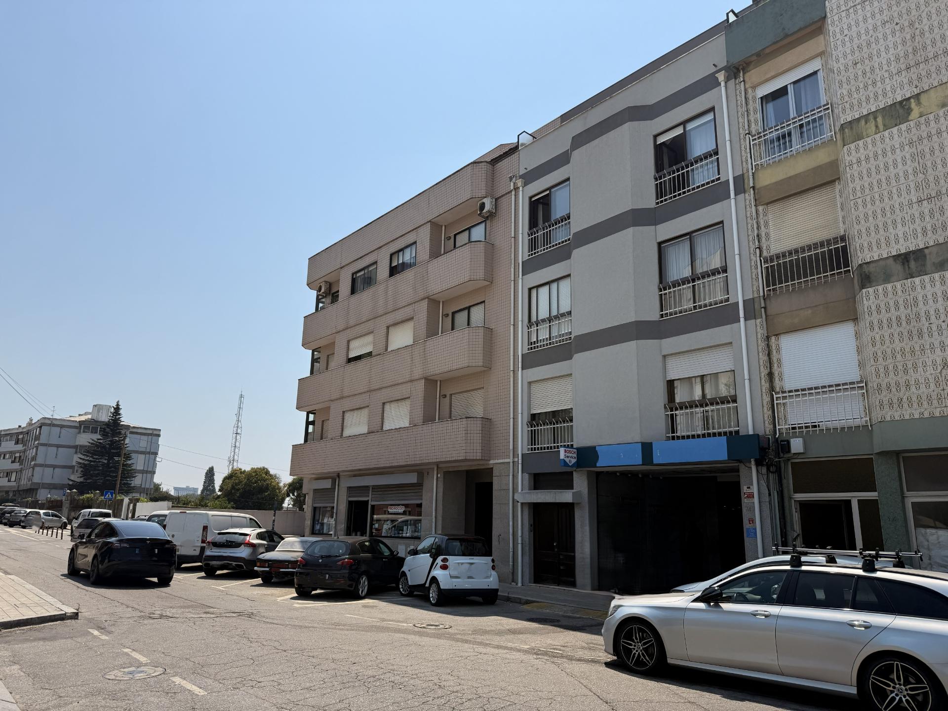 T2 em Ramalde com varanda envolvente e elevador
