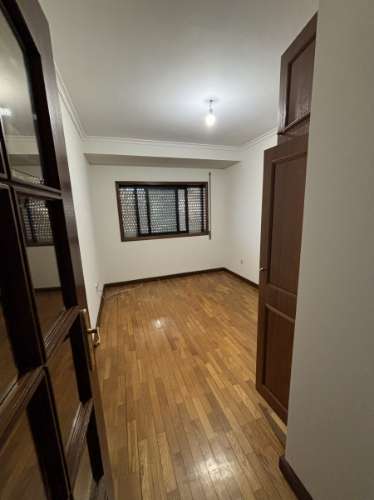 T2 em Ramalde com varanda envolvente e elevador
