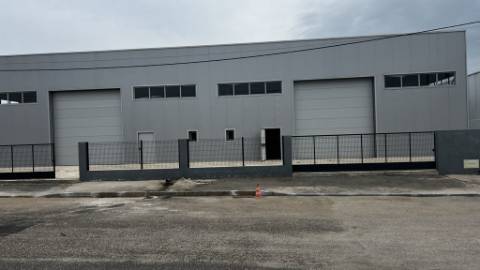 Armazém com construção recente em Vila Nova de São Bento I Possibilidade de Venda Conjunta