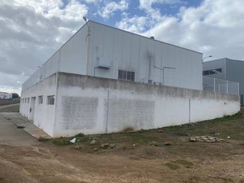 Armazém industrial - PADARIA em Vila Nova de São Bento