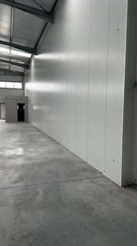 Armazém construído recentemente em Zona de Atividades Económicas | Possibilidade de Venda Conjunta