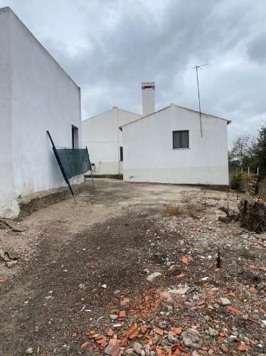 Moradia Térrea Remodelada com Amplo Terreno em Vale de Vargo , Serpa