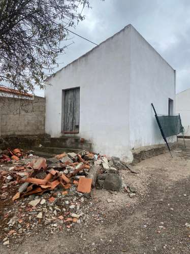Moradia Térrea Remodelada com Amplo Terreno em Vale de Vargo , Serpa