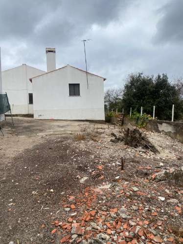 Moradia Térrea Remodelada com Amplo Terreno em Vale de Vargo , Serpa