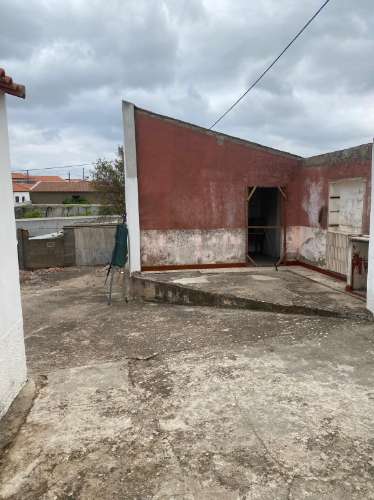 Moradia Térrea Remodelada com Amplo Terreno em Vale de Vargo , Serpa