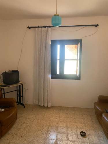 Moradia T4 com Quintal Amplo e Garagem - Oportunidade para Remodelar ao Seu Gosto