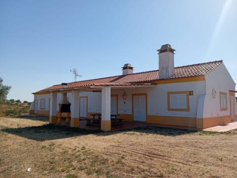 Propriedade Rural com Casa de Campo e Piscina - Concelho de Serpa