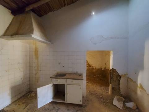 Quintinha com casa antiga a 15 minutos de Albufeira com furo !