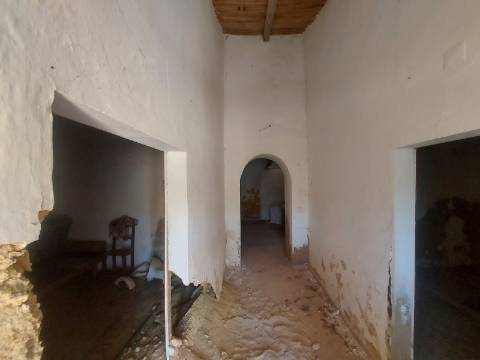 Quintinha com casa antiga a 15 minutos de Albufeira com furo !