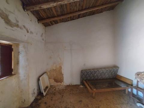 Quintinha com casa antiga a 15 minutos de Albufeira com furo !