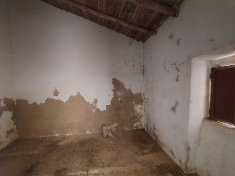Quintinha com casa antiga a 15 minutos de Albufeira com furo !