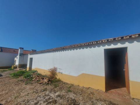 Monte Alentejano com amplas áreas de construção! Ideal para Turismo Rural! Oportunidade!