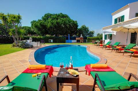 Excelente Villa T4+ T2 perto da praia da Falésia ' Excelente Investimento '