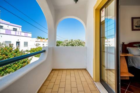 Moradia T5 com Piscina Privada na Prestigiada Zona da Ladeira do Vau - Portimão