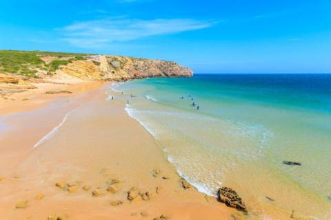 Viva a poucos minutos de algumas das mais deslumbrantes praias do Algarve.