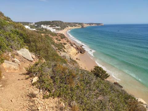 Viva a poucos minutos de algumas das mais deslumbrantes praias do Algarve.