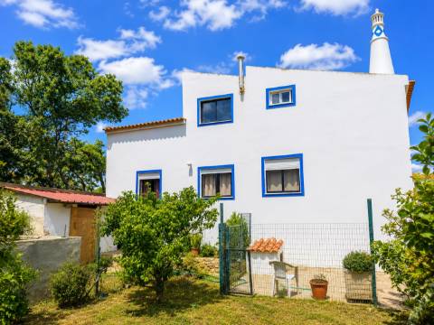 Viva a poucos minutos de algumas das mais deslumbrantes praias do Algarve.