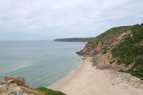 Viva a poucos minutos de algumas das mais deslumbrantes praias do Algarve.