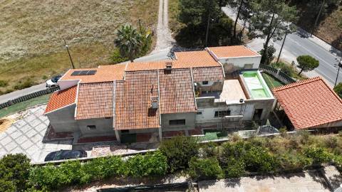 Moradia Isolada em fase de renovação/ remodelação com piscina e jardim - Miraventos(Palmela)
