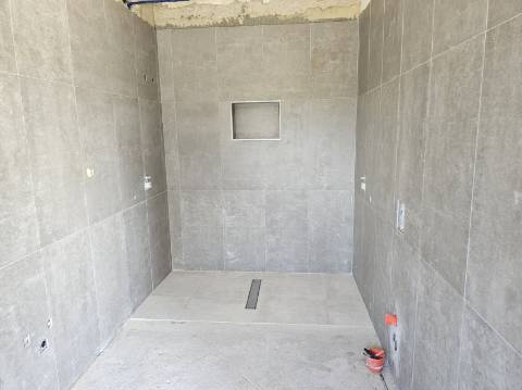 Moradia Isolada em fase de renovação/ remodelação com piscina e jardim - Miraventos(Palmela)