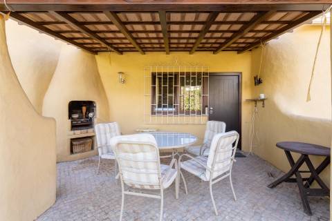 Moradia V3 toda térrea isolada com piscina,jardim e garagem - Vilamoura(Algarve)