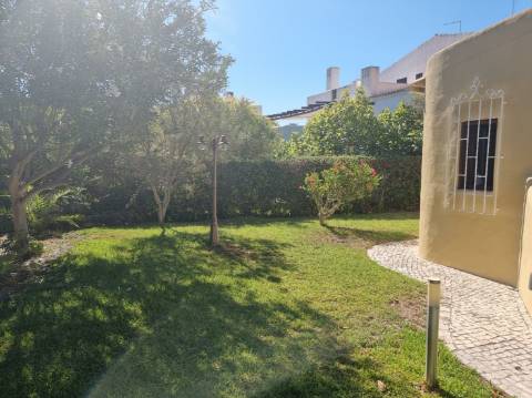 Moradia V3 toda térrea isolada com piscina,jardim e garagem - Vilamoura(Algarve)
